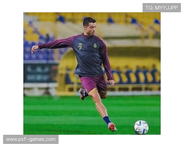 C罗关键进球助球队逆转取胜，球迷欢呼致敬传奇时刻